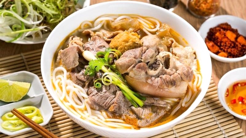 Bún bò Huế - O Lan (Ngọc Lan)