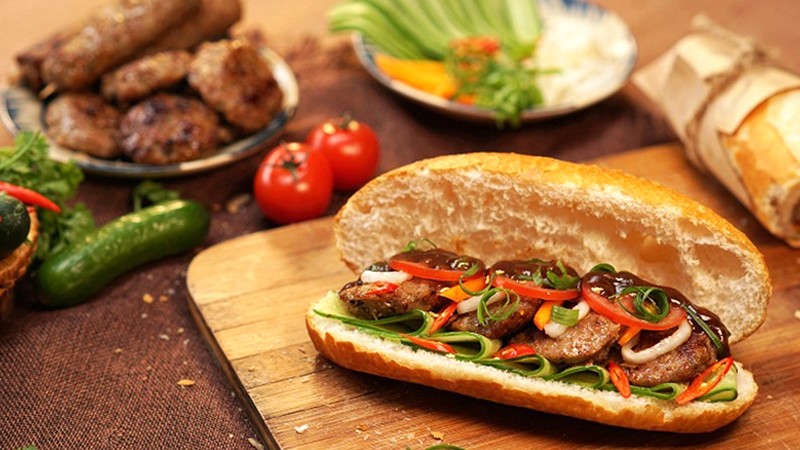 Bánh mì thịt: ~390 calo