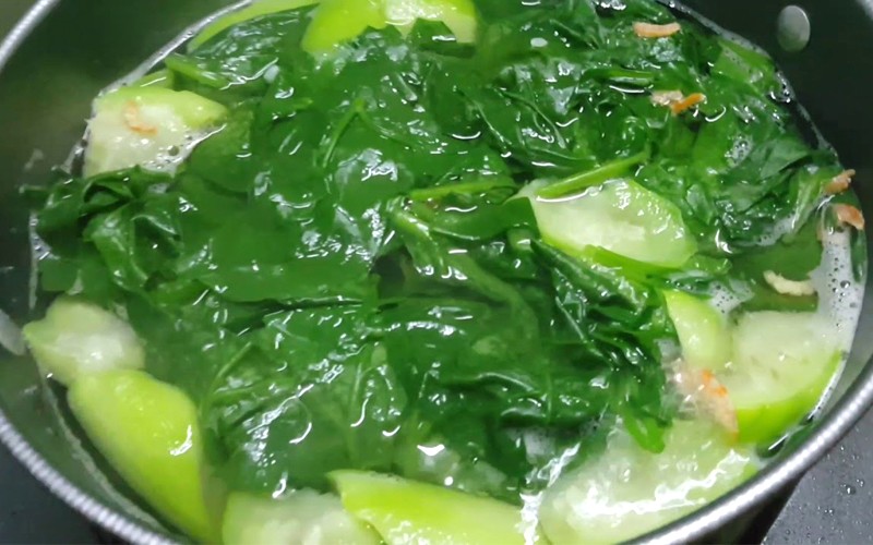 Canh cua mồng tơi