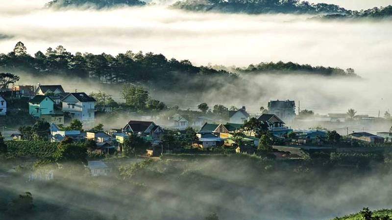 Tây Nguyên một sớm mai