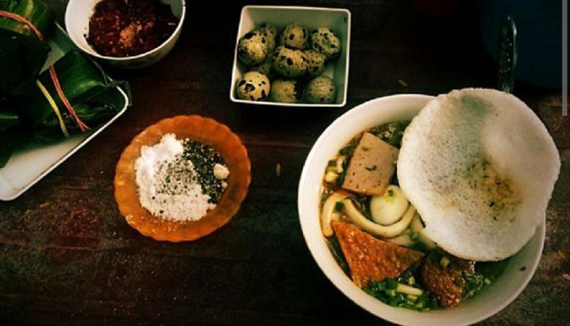 Bánh canh Huế: Sợi dẻo, dai, ngon.