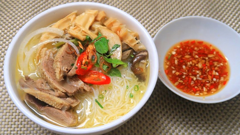 Bún măng khô vịt