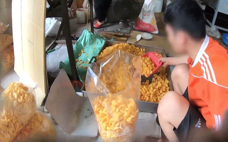 Bánh snack bẩn hại sức khỏe.