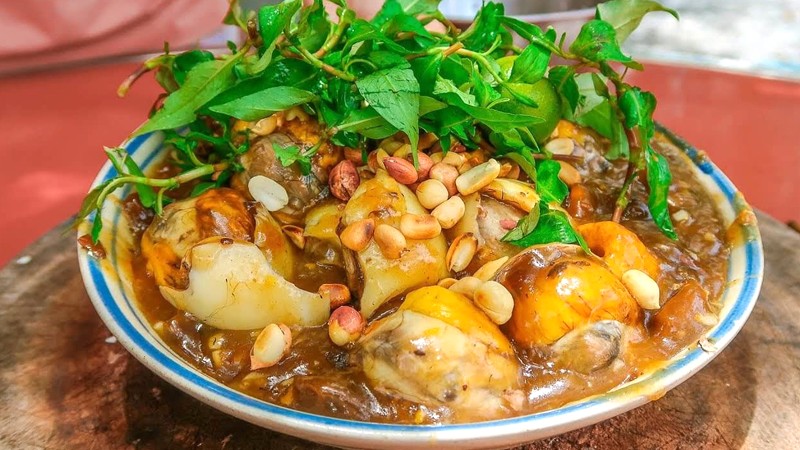 Vịt lộn chiên mắm