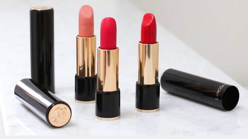 Làn môi rạng rỡ với son Lancôme L'Absolu Rouge.