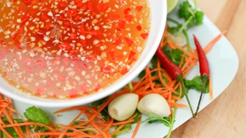 Nước mắm chay từ thơm và nấm hương