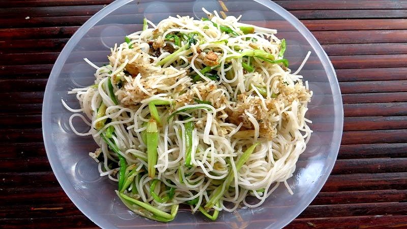 Bún tươi xào rau xào