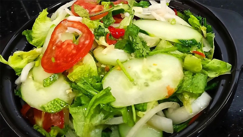 Salad dầu dấm hoàn tất