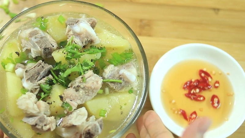 Canh khoai từ nấu thịt