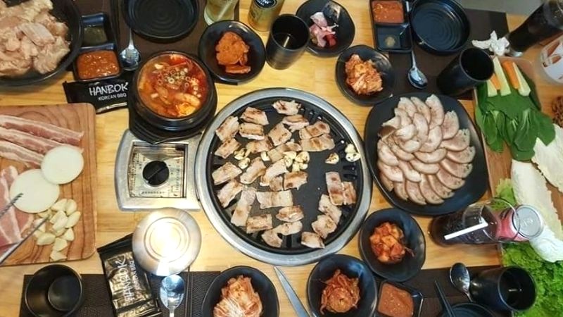 Hanbok Korean BBQ: Ngon Hàn Quốc, quận 9.