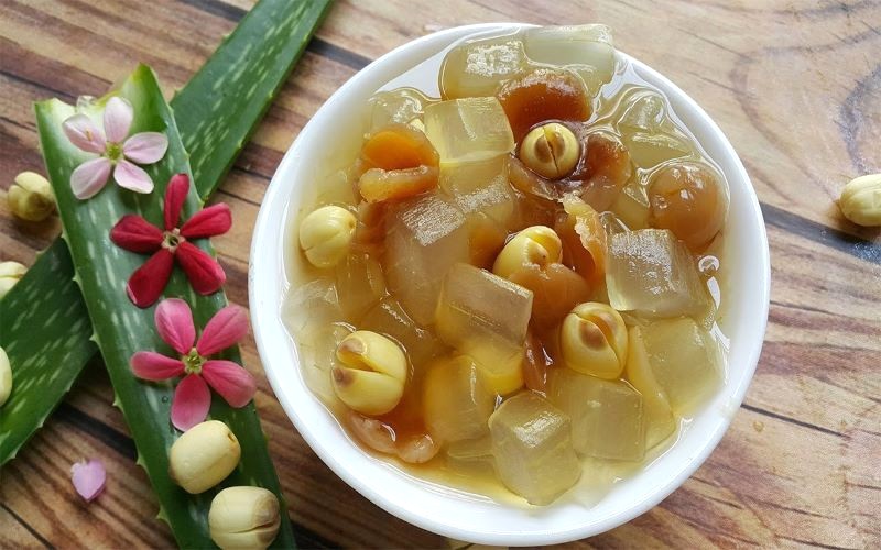 Chè nha đam hạt sen mát bổ.