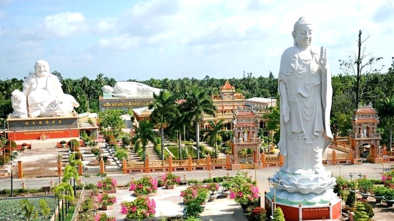 Tam bảo Vĩnh Tràng uy nghi.