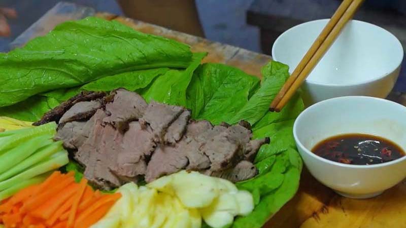 Bò cuộn lá cải thơm ngon, chỉ vài bước đơn giản!