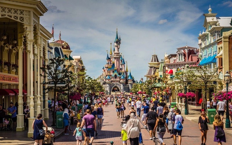 Disneyland Paris: Công viên giải trí hàng đầu thế giới của Disney.