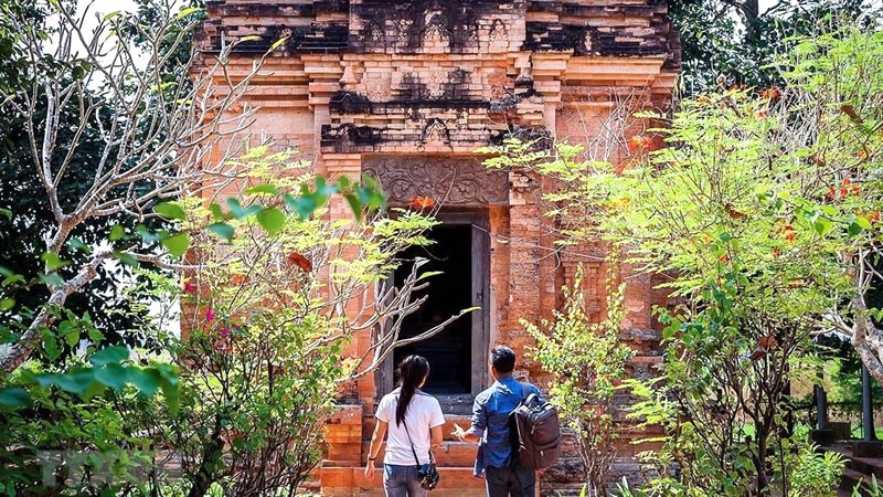 Tháp cổ Bình Thạnh: Tuyệt tác Tây Ninh, nên ghé thăm!