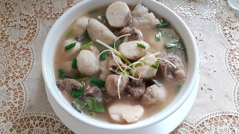 Canh khoai sọ nấu xương