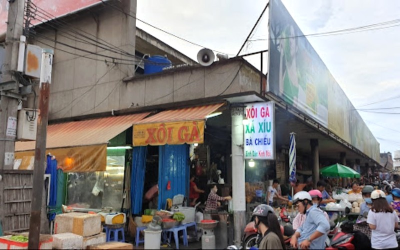 Quán Xôi gà Bà Chiểu nức tiếng.