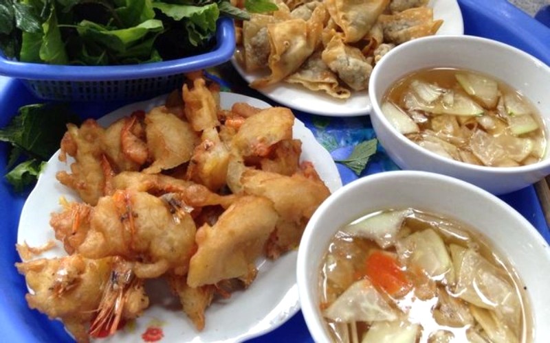 Bánh tôm Hàng Bồ - Quán vỉa hè nổi tiếng