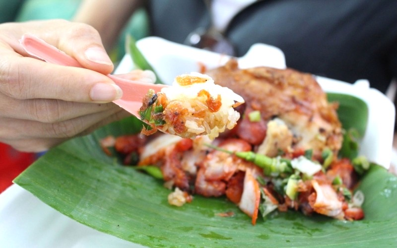 Xôi xéo Hà Nội nhiều đồ ăn kèm