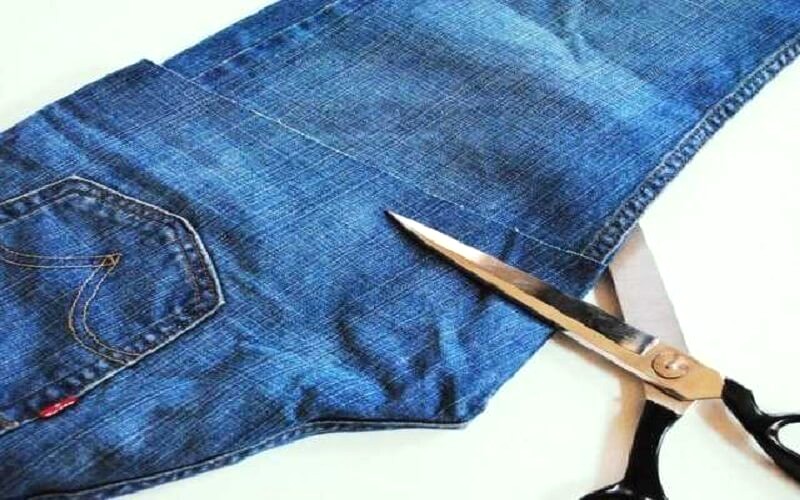 Biến jeans cũ thành quần short.