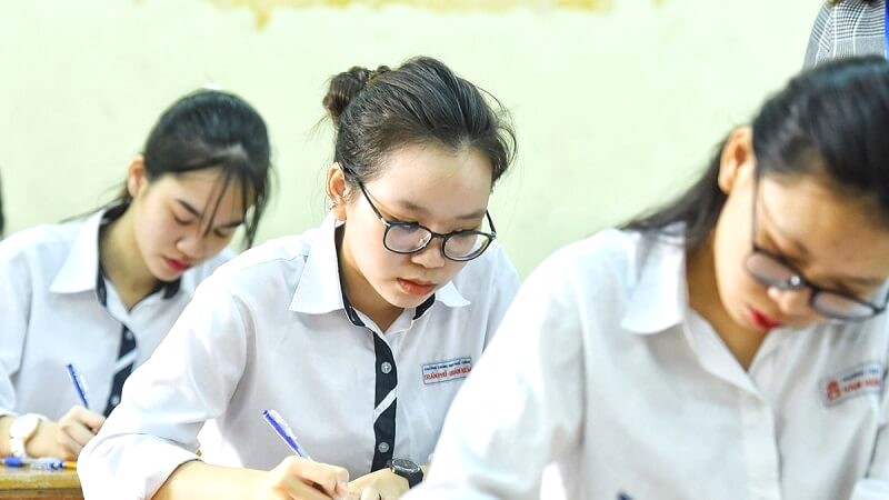 Kỳ thi sắp đến, chúc em may mắn!