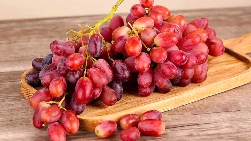 Nho giàu axit và resveratrol, tốt cho não bộ.