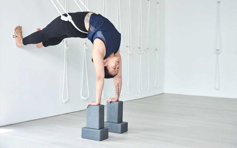 Iyengar yoga có hơn 200 bài tập