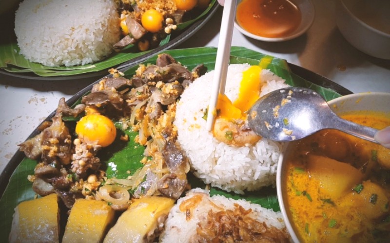 Xôi gà Tân Định nhiều topping